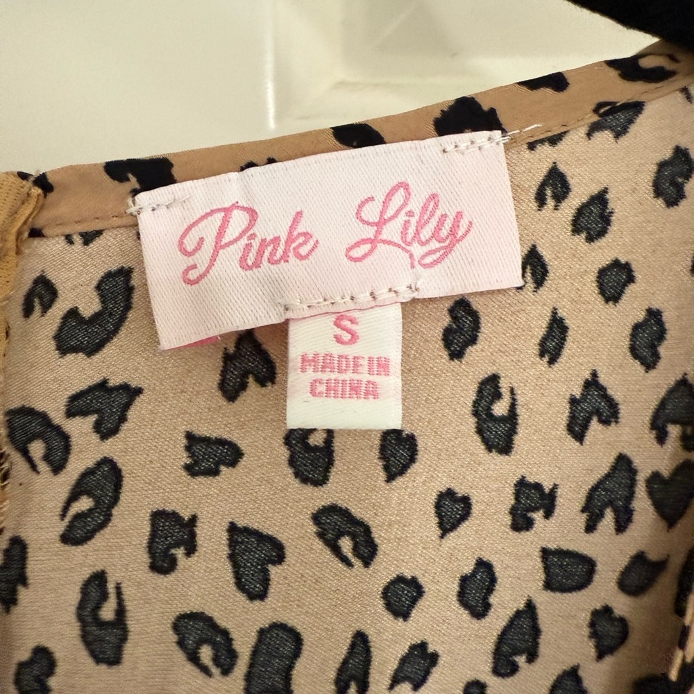 Pink lily leopard printed romper - Picture 4 of 14